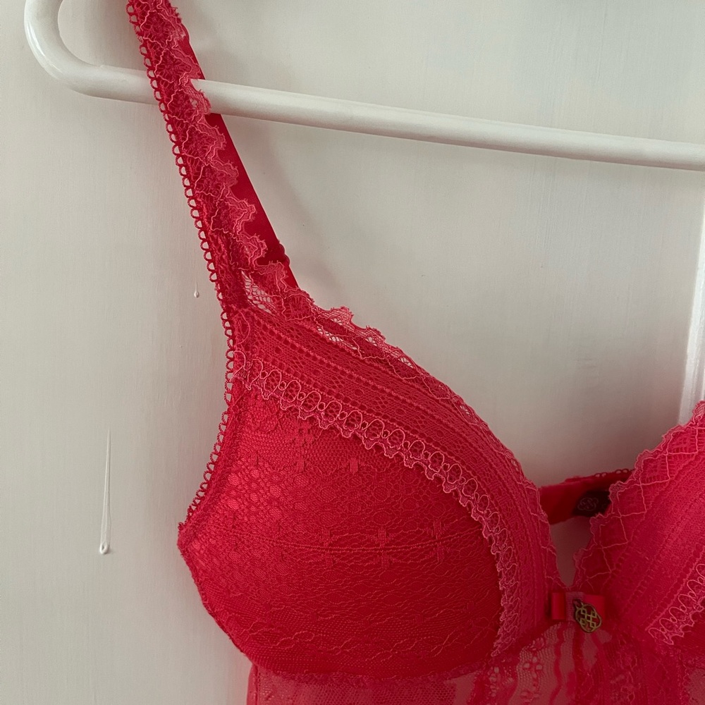 Never Worn Lingerie Sz small 4/6